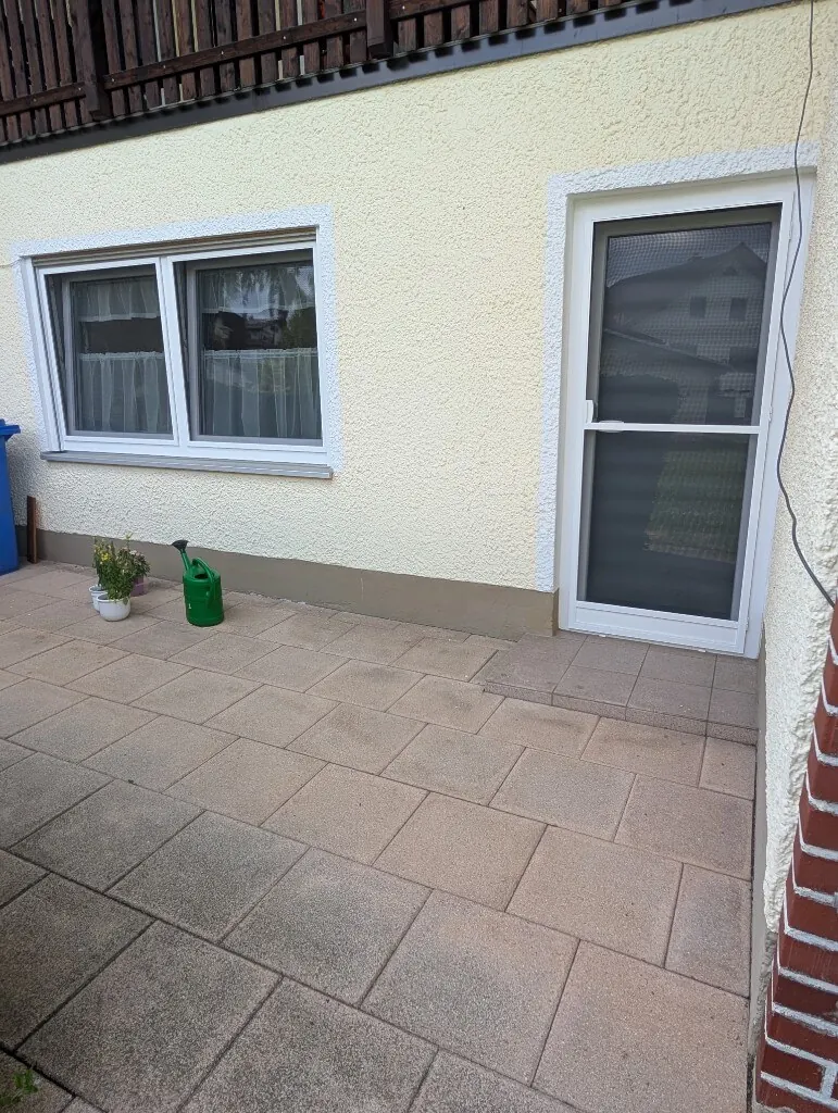 Terrasse mit Zugang zur Wohnung – Stand vor dem Umbau